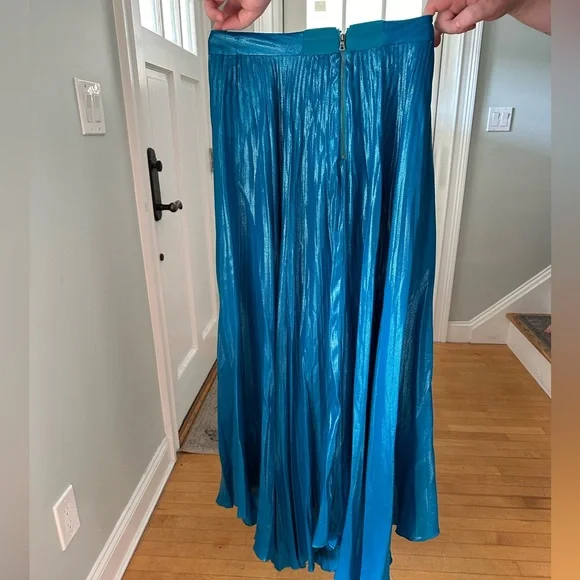 Alice + Olivia Blue Metallic Pleated Skirt - Size 6 - Picture 7 of 9